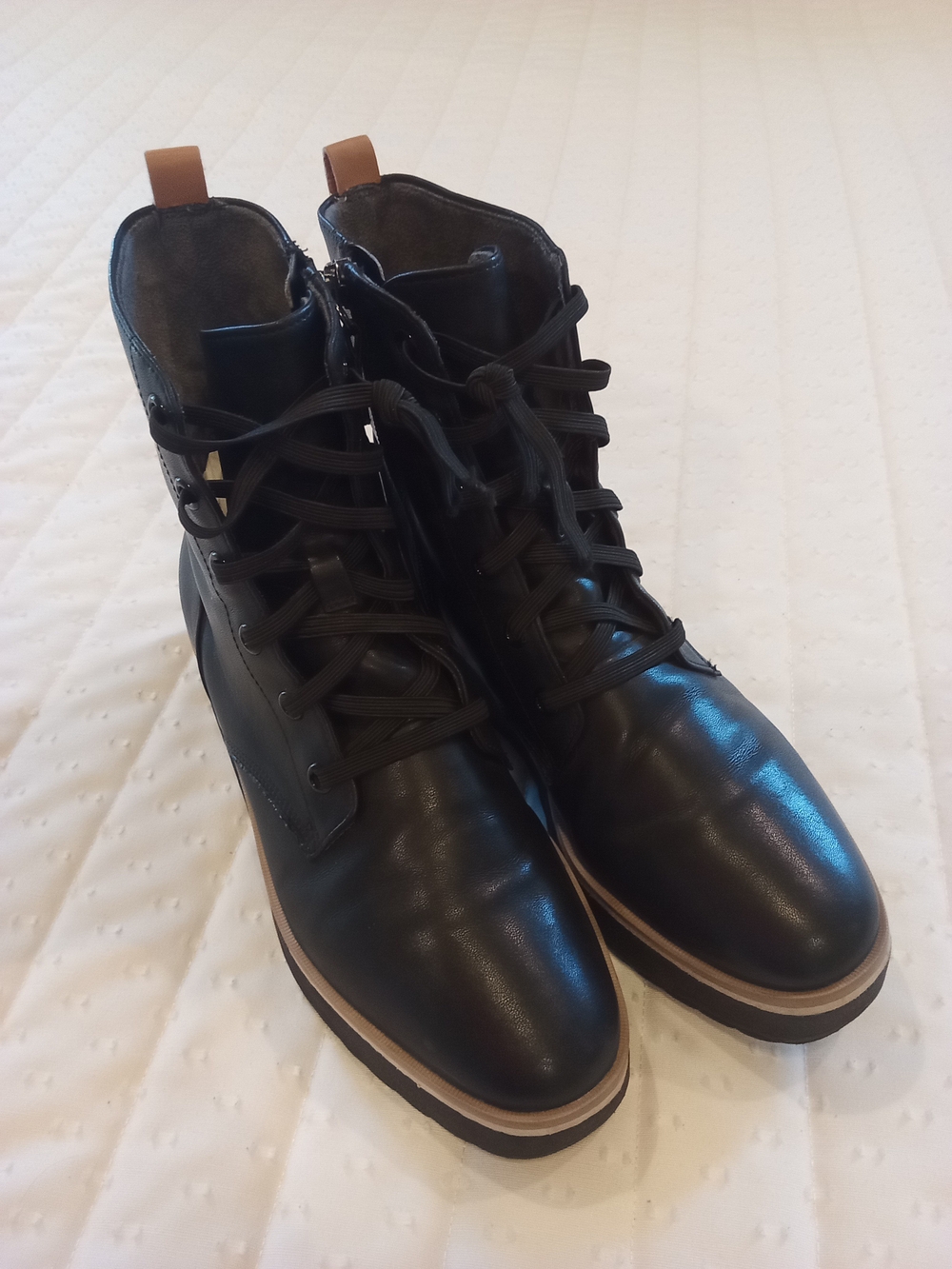 Dr. Scholl's Women's Black Faux Leather Ankle Boots with Tan Pull Tabs Sz 7M